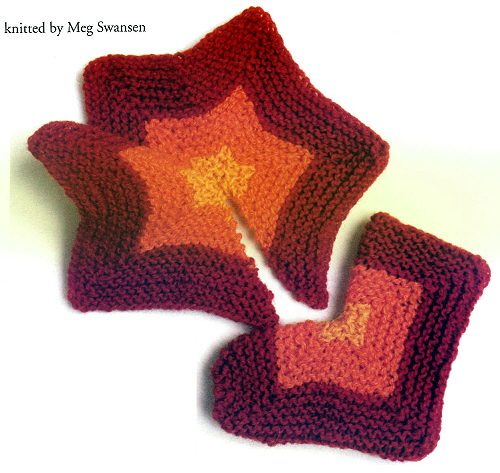 La versione degli Star booties lavorata da Meg Swanse per "Knit One Knit All" (copyright Schoolhouse Press)